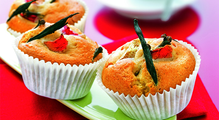 Vanille Muffins mit Nelken-Rhabarberfülle